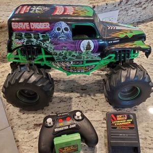 Grave digger remote control truck